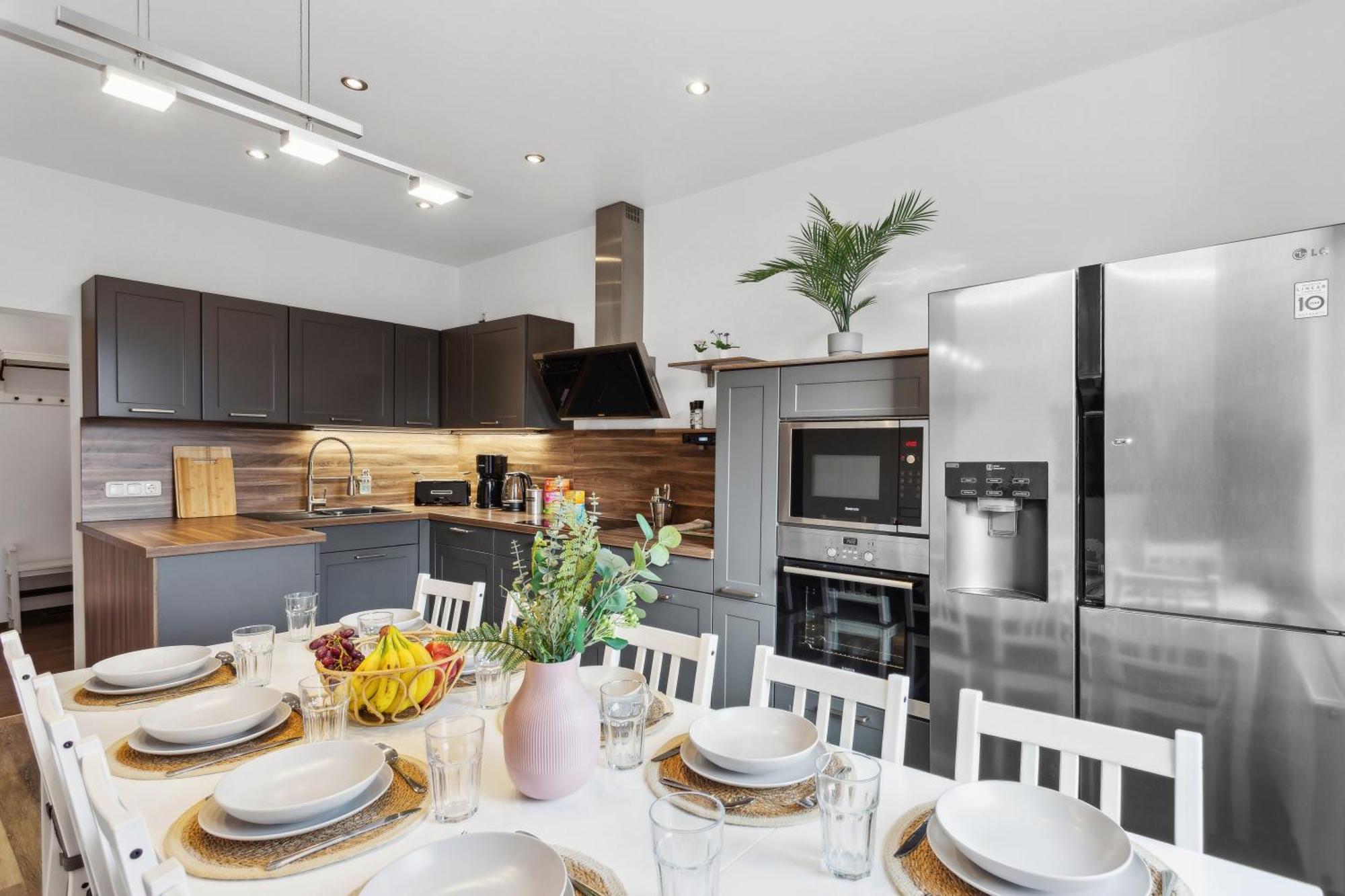 Apartment Stylish & Relaxing Penthouse ~ Workspace ~ Parking