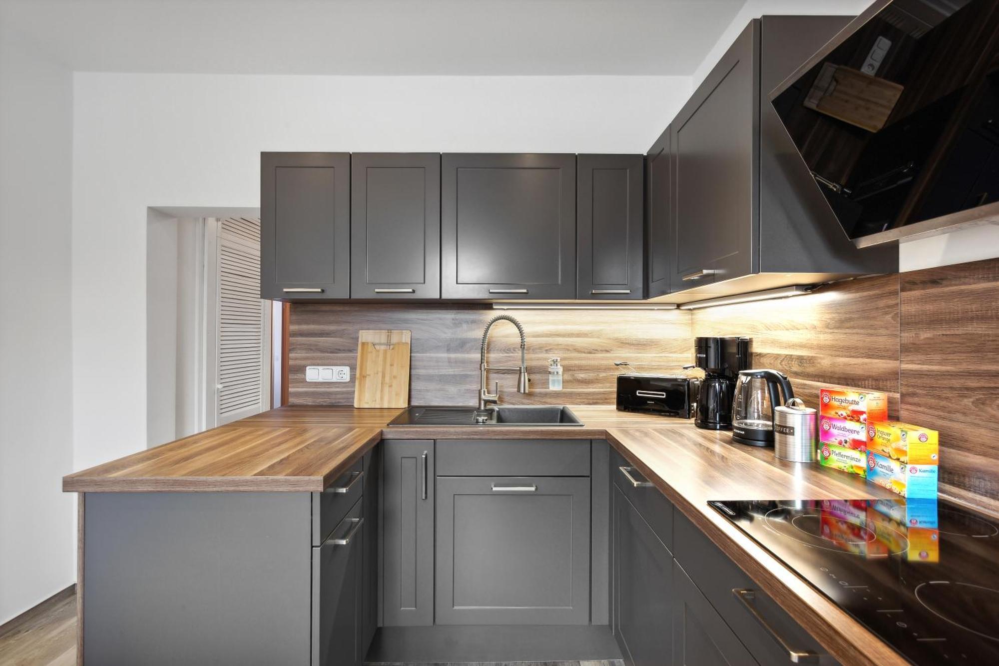 Apartment Stylish & Relaxing Penthouse ~ Workspace ~ Parking *